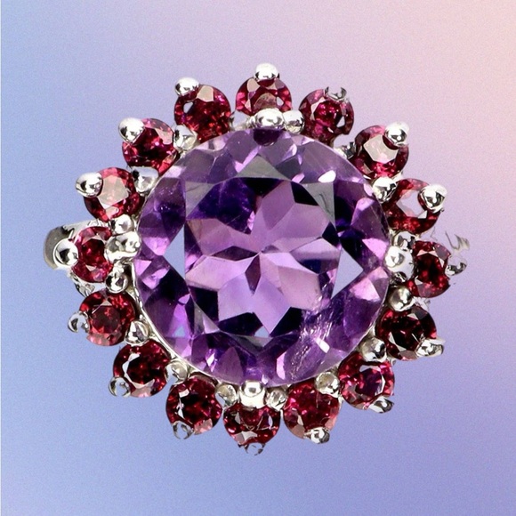 ⭐️HOLD FOR VICTORIA ONLY ⭐️Enchanting Genuine Amethyst & Garnet Ring
